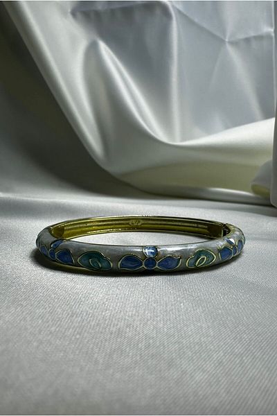 Mutenaura Enameled Handcuff Bracelet