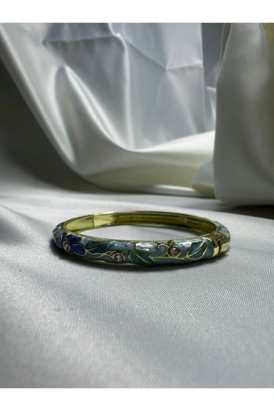 Mutenaura Enameled Handcuff Bracelet