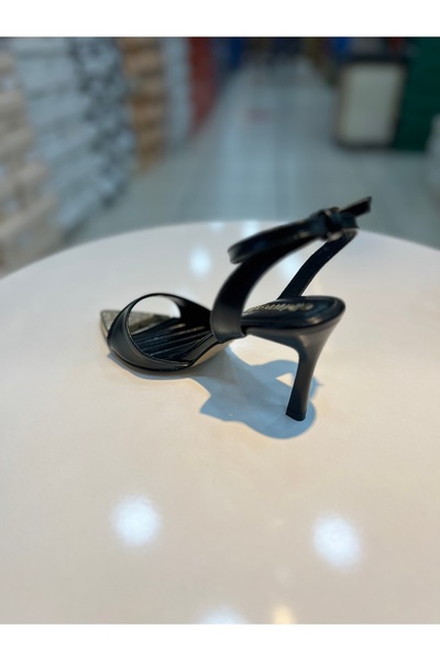 Alphus Vollex Tek Bantlı Metal Detaylı Topuklu Ayakkabı