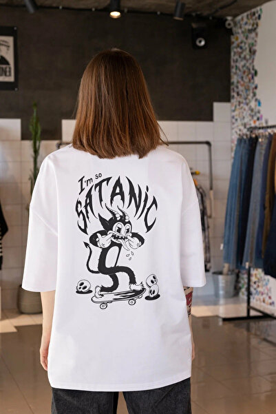 Pink Sky Unisex βαμβακερό λευκό oversize μπλουζάκι με στάμπα "I Am So Satanic" με λαιμόκοψη
