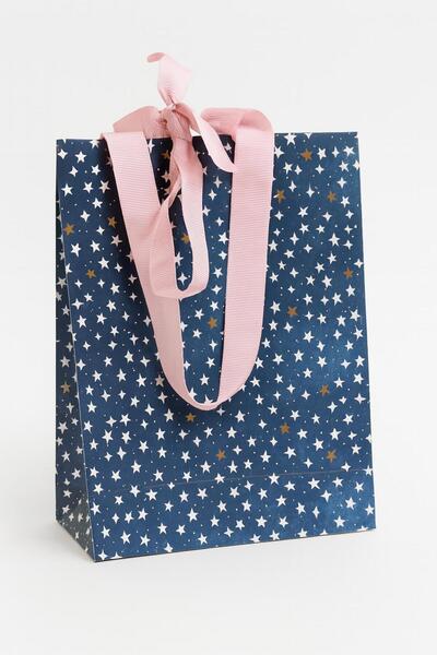 nukoo Yıldız Desenli Pembe Kurdeleli Fiyonklu Lacivert Karton Hediye Çantası ile Dileklerinizi Sunun! 🌌✨