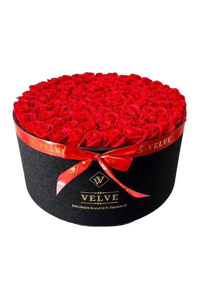 velve Aranjament floral 101 trandafiri de sapun rosii, in cutie cadou cu felicitare, 42 cm diametru