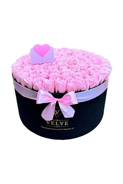 velve Aranjament floral 101 trandafiri de sapun, in cutie cadou cu felicitare, 42 cm diametru