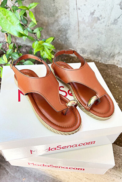 EBRUTESETTÜR صندل فليب فلوب بتفاصيل مشبك باللون البني