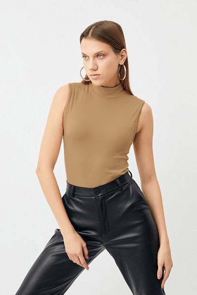 Bipantolon Women's Mocha Sleeveless Blouse