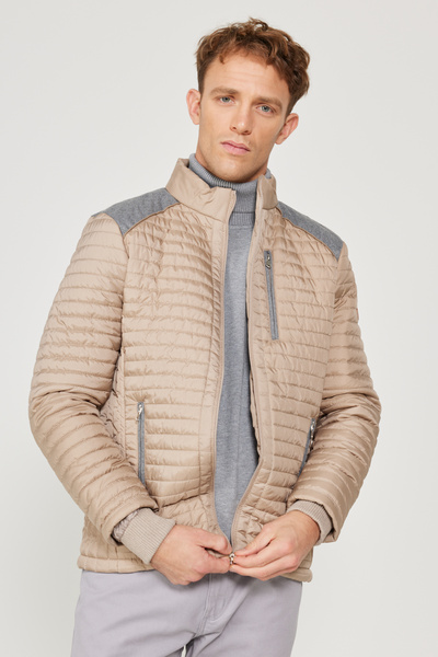 AC&Co / Altınyıldız Classics Erkek Bej Standart Fit Normal Kesim Dik Yaka Omuz Detaylı Kışlık Mont