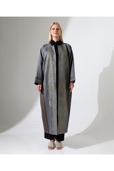 Fi'l Arz Fashion عباية طويلة بتصميم أراف