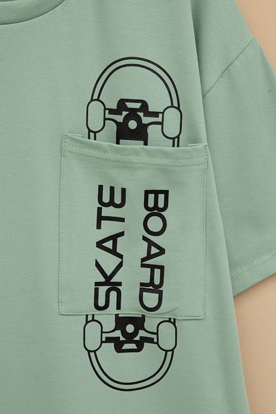 Cansın Mini Tricou cu decolteu pentru băiat cu buzunar imprimat cu skateboard verde 20909