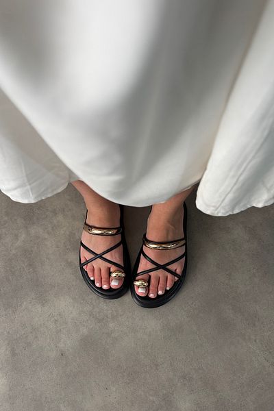 SHOEBELLAS Papuci de damă Genja cu cataramă din aur negru cu detaliu de inel
