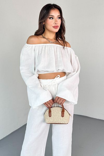 Cappmoda TKM-13328 بلوزة بيضاء ذات رقبة قارب وسروال واسع الساق عالي الخصر