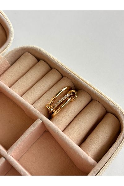 Ressia Asymmetric Plate Zircon Stone Detailed Ring