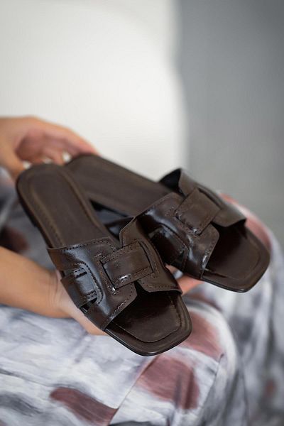 Parponi Papuci de damă Kalia cu talpă plată maro