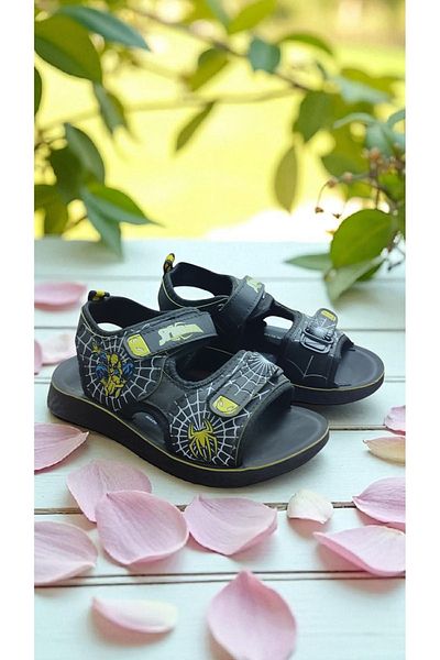 Poliva Konay 0261 Is a Child's Sandal