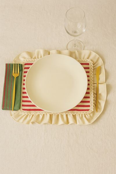 Mirilliahome طقم مكون من قطعتين من الكتان الأمريكي المخطط باللون الأحمر مع تفاصيل كشكشة – مقاس 40 × 35 سم