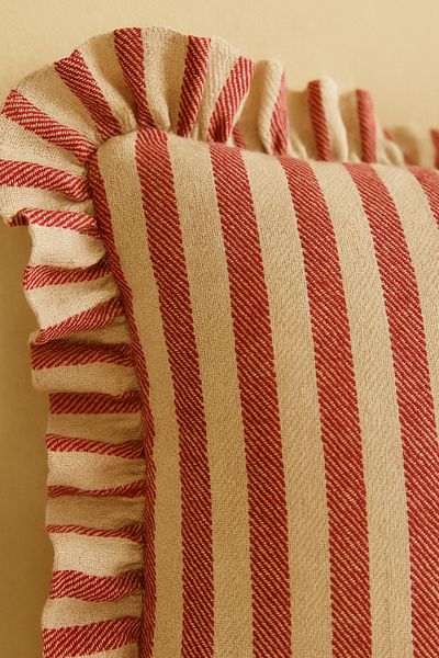 Mirilliahome مجموعة من 2 غطاء وسادة من الكتان المخطط والمكشكش – 43x43 و50x30 سم