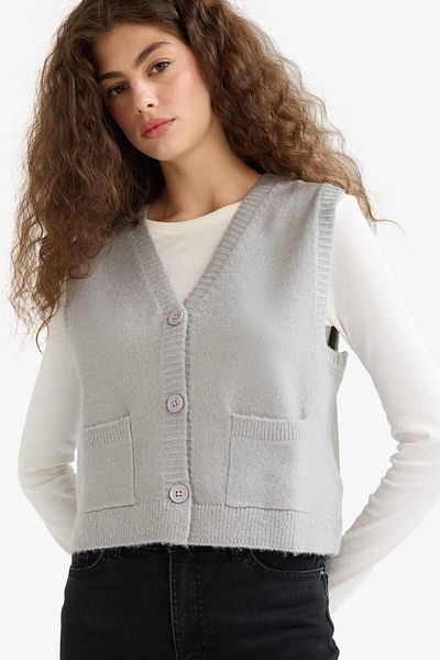 DeFacto Regular Fit V-Neck Pocket Buttoned Vest E4686Ax25Wn