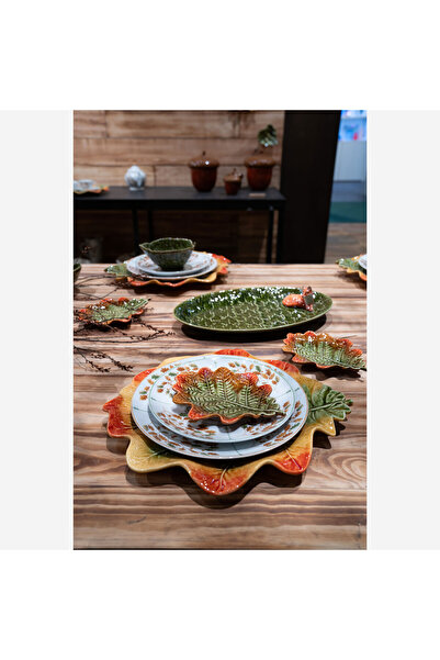 Bordallo Pinheiro Gudrun Kırmızı Seramik Servis Tabağı 17 Cm