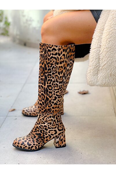 BERFONA حذاء فيليبي ليوبارد جلد بكعب 5 سم يصل إلى الركبة