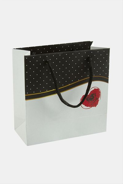 MT29 GİYİM AhEs Shopping 11*11 حقيبة كرتون برباط على شكل قلب 1 قطعة