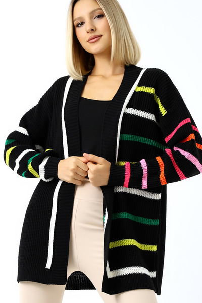 Marvine سترة تريكو ملونة بتفاصيل خطوط سوداء للسيدات