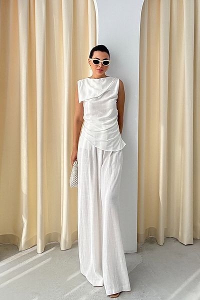 Seda Yalçın Atelier Σετ μπλούζα και παντελόνι με λευκό γιακά με λεπτομέρεια ασύμμετρης κοπής