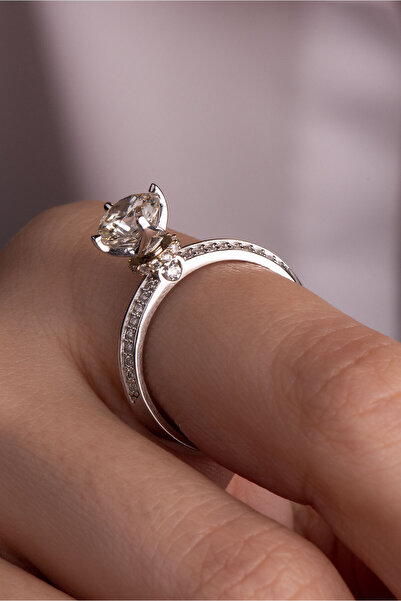 So CHIC... 14 Ayar Beyaz Altın Sertifikalı Premium Created Taşlı Yüzük