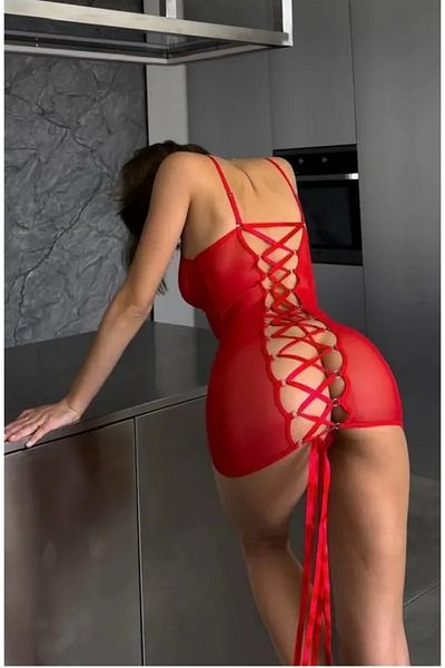 Qvien Secret Red Back Metal Ring Satin String Tie Straps Mini Tulle Custom Evening Gown