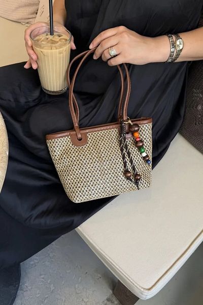 LEONAS Straw Women's Hand and Shoulder Bag with Charm Accessories Patter Brown