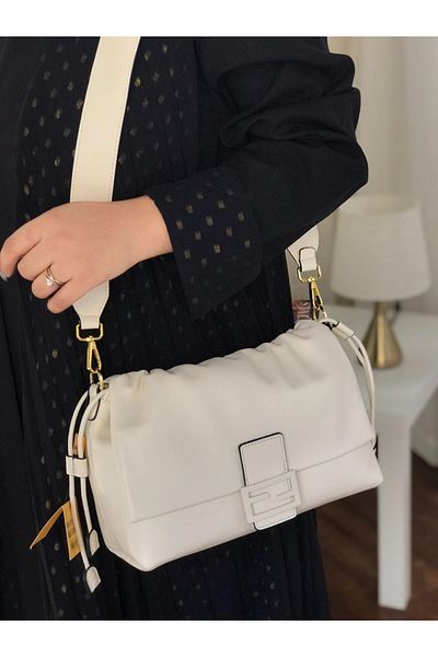 GENERAL High quality shoulder bag with accessories