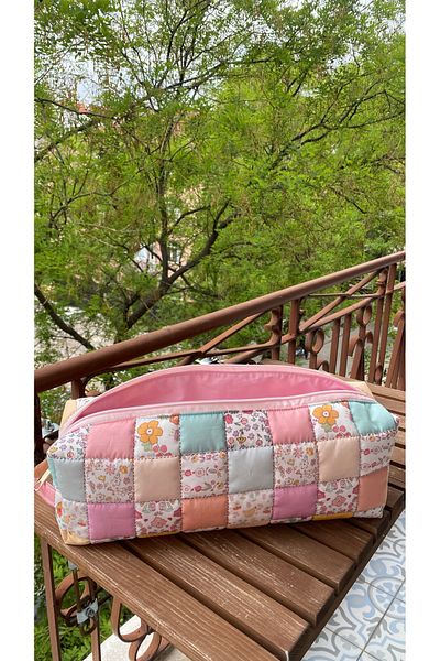 TALKING DREAMS Pink Patchwork Flower Patterned Hair Styling Bag