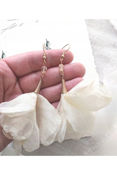 SYGGY Earrings – Beige, delicate flowers, made of fabric