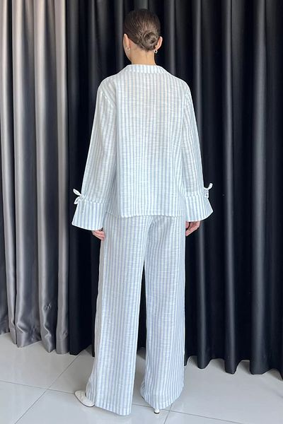 GÜLSELİ Costum din două piese cu bluză și pantaloni cu dungi în față