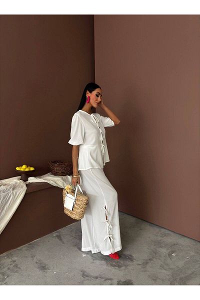 MAUN COLLECTION Loose Suit with Lace-Up Front and Slit Legs