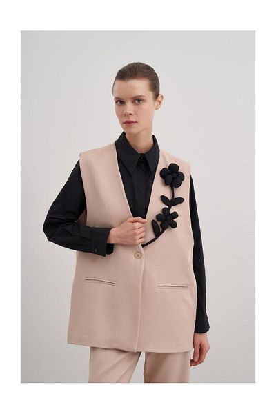 FUSHYA Double Suit with Floral Detailed Vest
