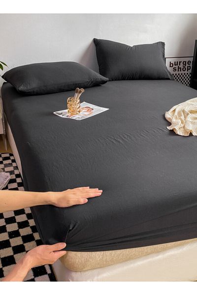 LUNA HOME 3-Piece Set: king-size fitted bedsheet and two pillowcases, washable cotton in a black color.
