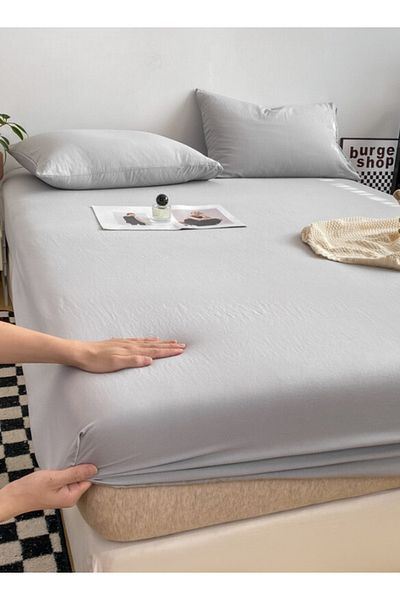 LUNA HOME 3-Piece Set: king-size fitted bedsheet and two pillowcases, washable cotton in a light grey color.