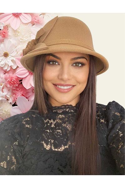 Confortino Elegant women's felt hat with small brim and floral decoration - ONE SIZE, ADJUSTABLE