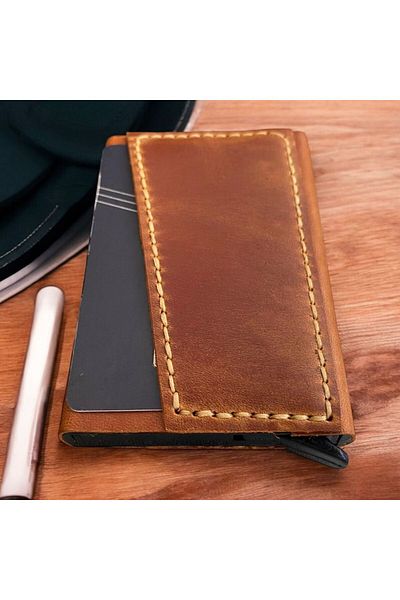 DERİONLİNE “Eye-Catching Leather + Automatic Card Mechanism + the Finest Design of the Class”