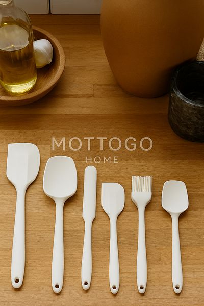 Mottogo مجموعة من 6 قطع من فرشاة البيض المصنوعة من السيليكون المقاومة للحريق وغير قابلة للالتصاق للمطبخ وملعقة وسكين وملعقة