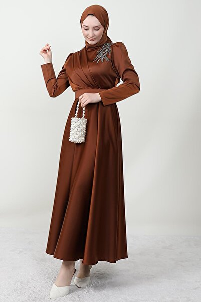 GİYZAMİLA Omzu Taşlı Saten Abiye Tarçın