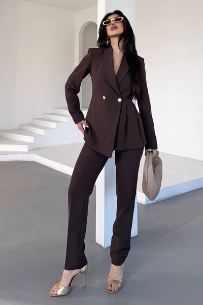 AKD Atelier Γυναικείο παντελόνι με διπλό σακάκι με πιέτες και λεπτομέρεια στο πόδι