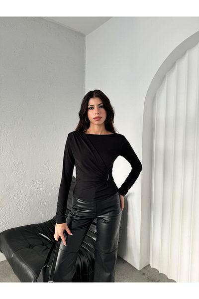 Butik Beyza Μπλούζα με πλισέ λεπτομέρεια με αγκράφα