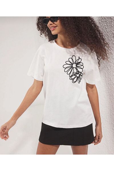 GÜLDEN KATRAN Women's Ecru Floral Embroidered Cotton T-Shirt