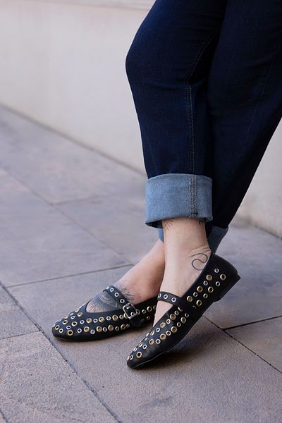 TRENDYOL SHOES Schwarze Mary Jane-Ballerinas mit Ösendetails für Damen TAKSS25BE00048