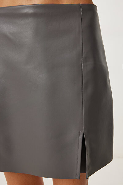 Happiness İstanbul Women's Gray Slit Mini Faux Leather Shorts Skirt Gp00029
