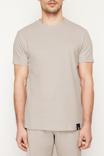 Trendyol Collection Beigefarbenes, normales, dickes Pyjama-Set mit Waffelstrick-Shorts TMNSS23PT00036