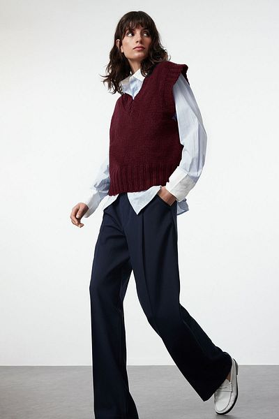Trendyol Collection Burgundy Soft Textured V-Neck Knitwear Sweater Twoaw23Sv00149