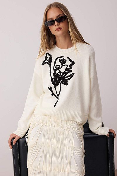 Trendyol Collection Ecru Soft Textured Embroidered Knitwear Sweater Twoaw26Kz00052
