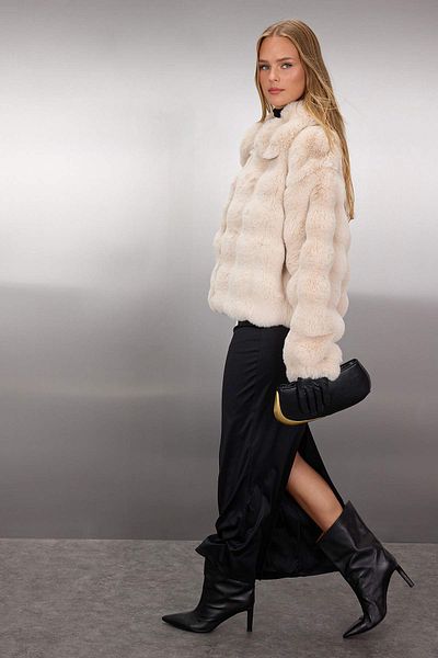 Trendyol Collection Ecru Regular Fit Fur Coat Twoaw26Mo00105