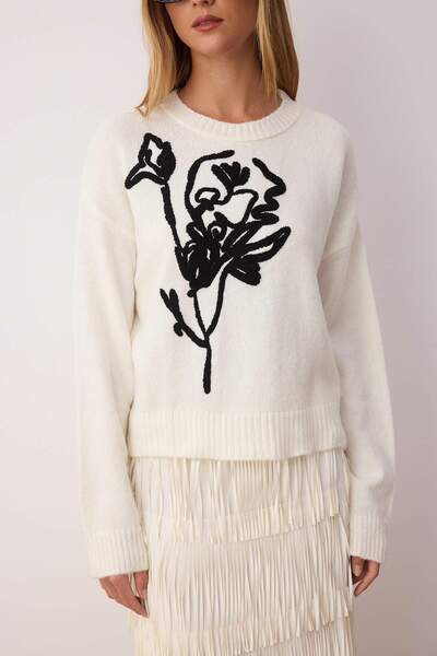 Trendyol Collection Ecru Soft Textured Wide Mold Pattern Embroidered Knitwear Sweater Twoaw26Kz00052